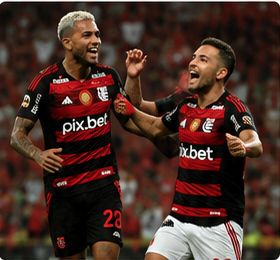 Jogadores comemorando