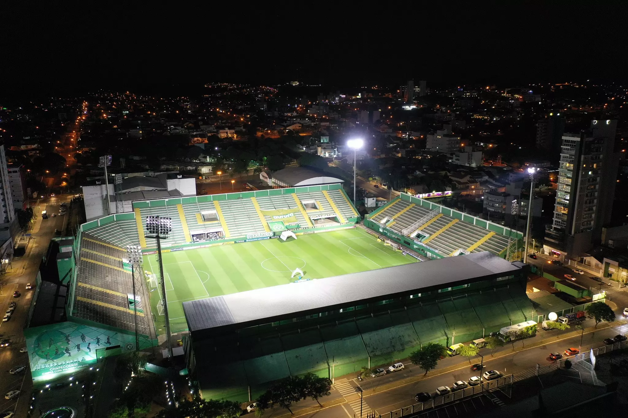 Estádio Arena Condá - Noturna aérea